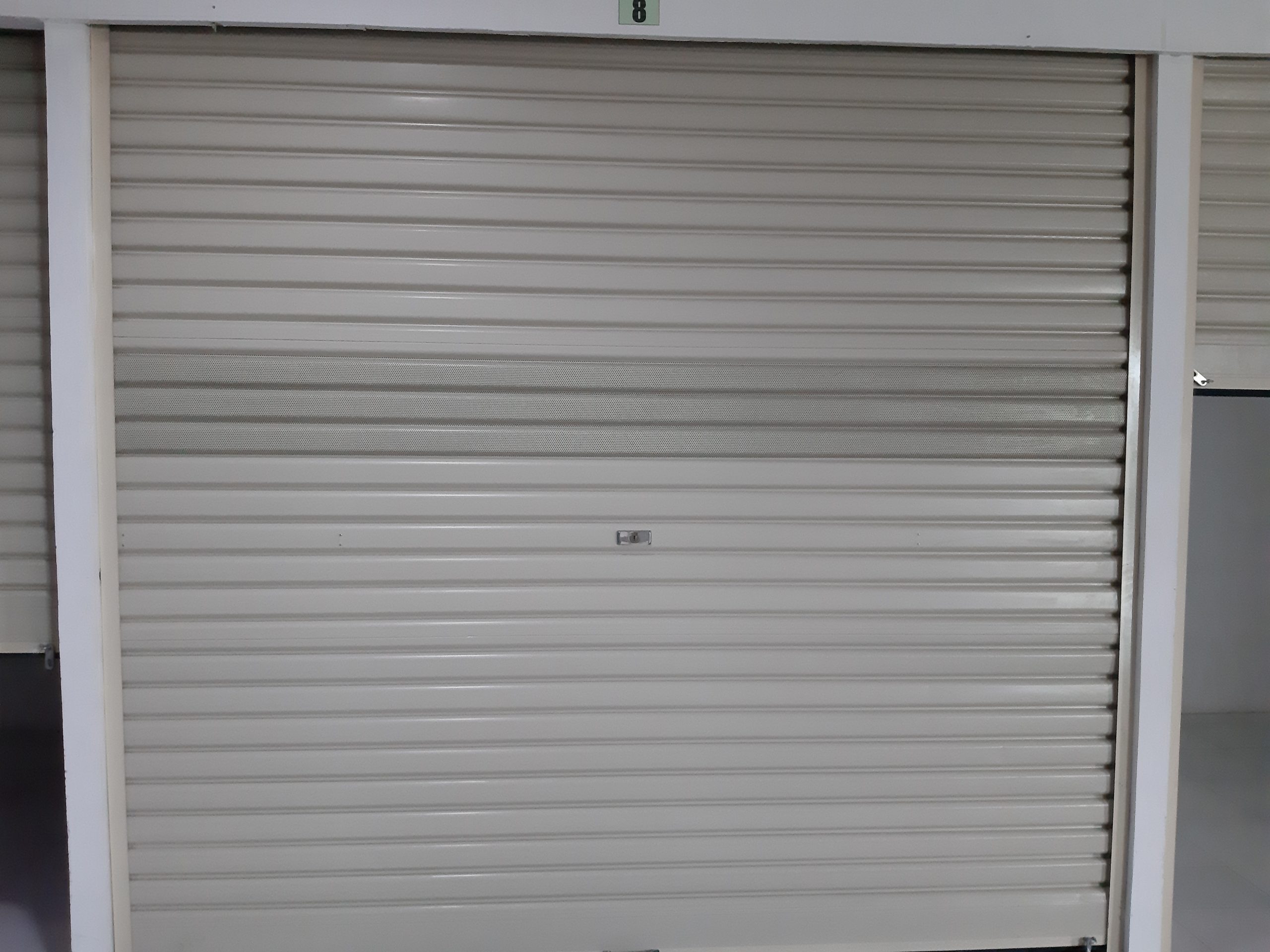 Pintu Ruko Modern Luwu