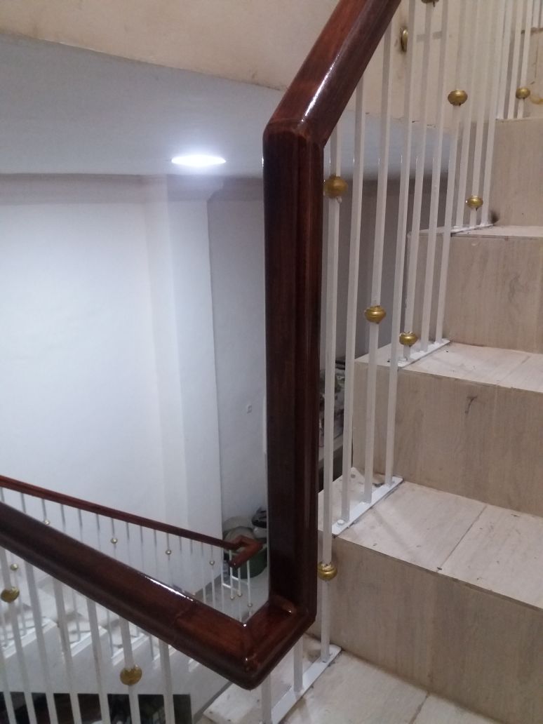Railing Tangga Besi Modern Luwu